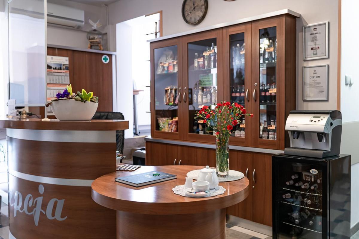 西斯酒店 斯维诺乌伊希切 外观 照片