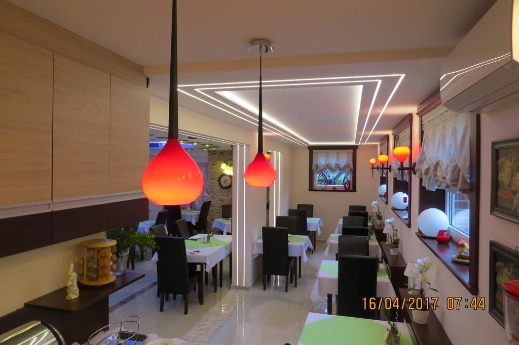 西斯酒店 斯维诺乌伊希切 外观 照片